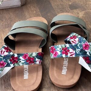 Mukluks women’s sandals green with floral straps